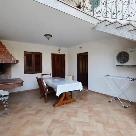 Guest house Jela And *