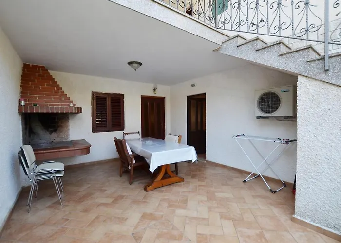 Gostinjska kuća Jela And 3*